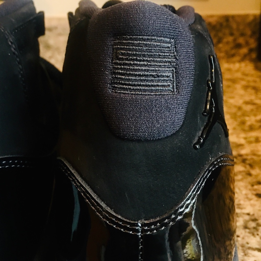 Air Jordan 11 Cap & Gown Men sz- 10.5 - Picture 6 of 7